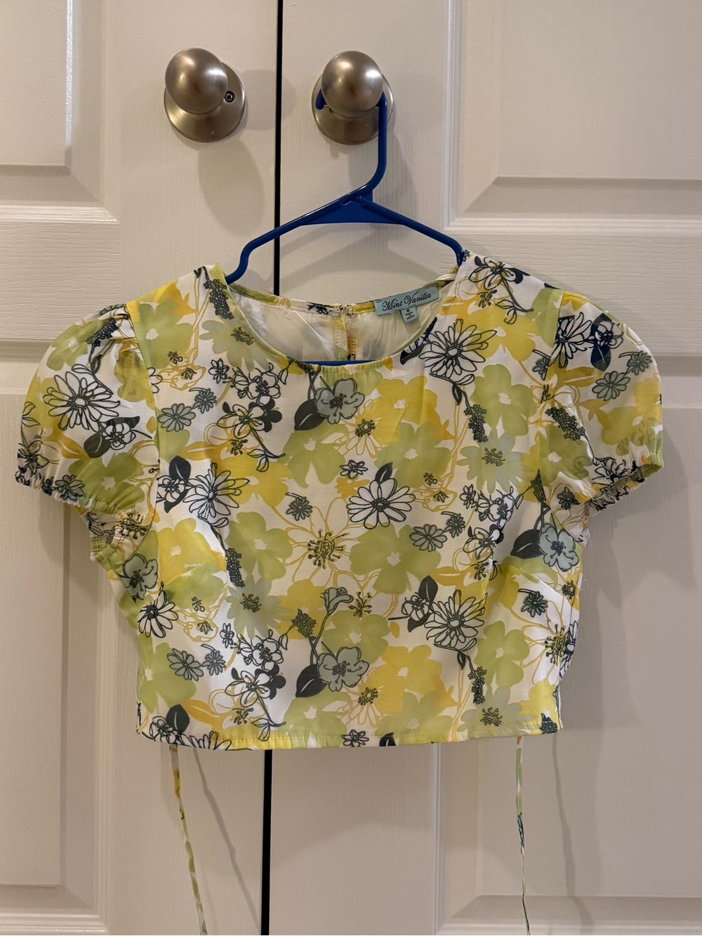 VRG GIRL Floral Cropped Open Back Top